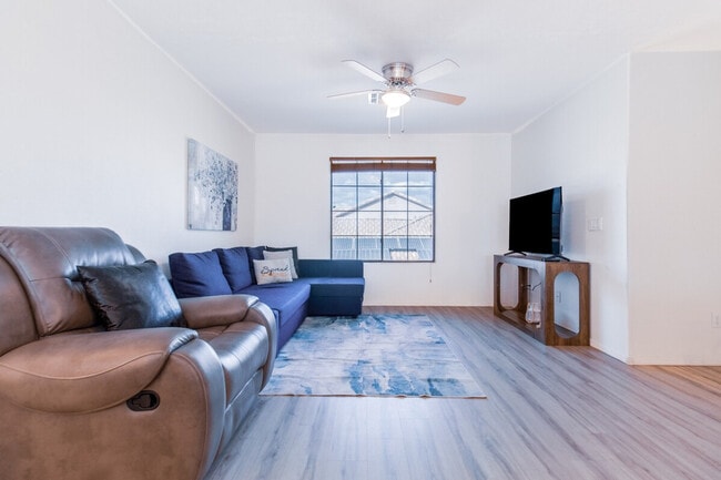 Building Photo - 1550 N Desert Willow St