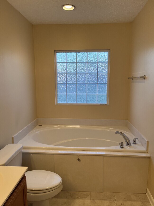 Building Photo - 2011 Orlimar Ct