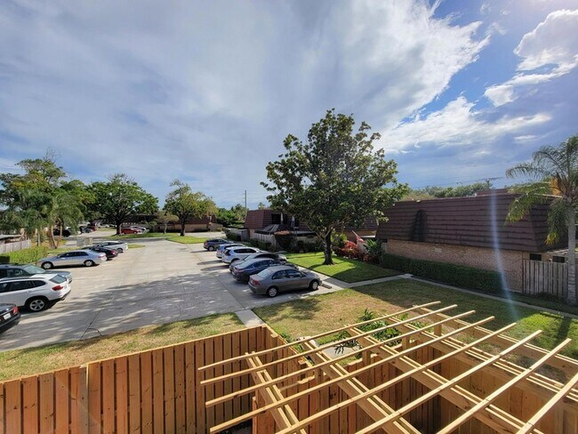 Building Photo - 1522 15th Ln