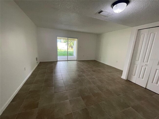 Building Photo - 221 S Cypress Way