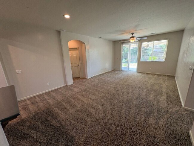 Building Photo - Lovely home available now!