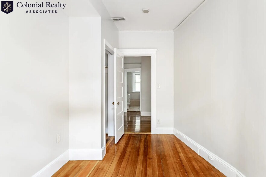 Building Photo - 10 Strathmore Rd