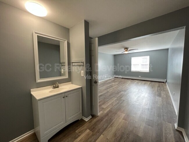 Building Photo - 316 N Warwick Ave