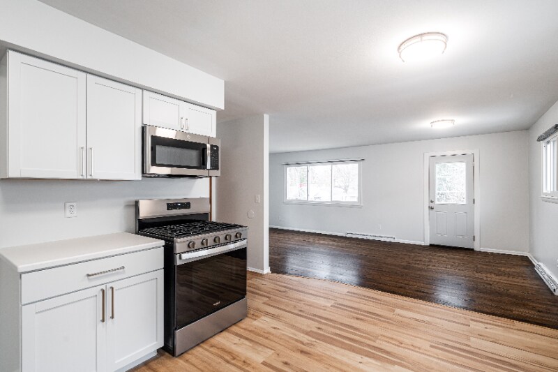 Building Photo - 638 S 66th St