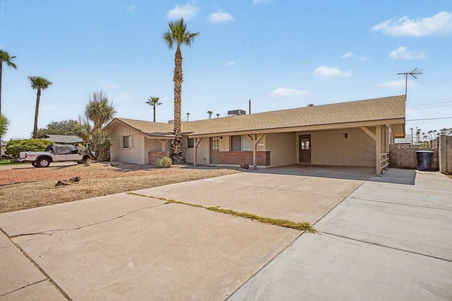 Building Photo - 921 E Campus Dr