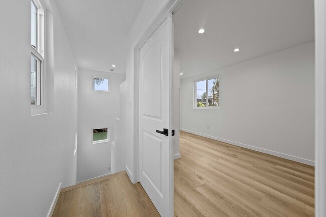 Building Photo - 11946 Aneta St