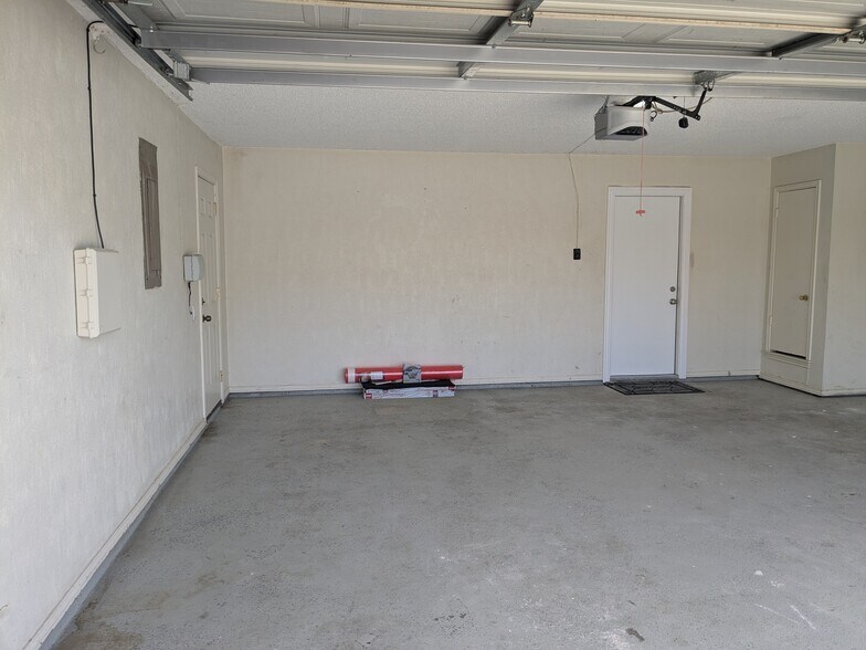 Building Photo - 2410 Cordoba Dr