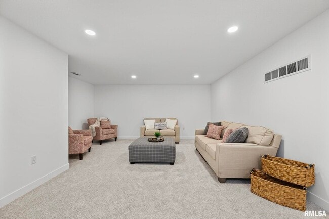 Building Photo - 813 WILLIAMS Way