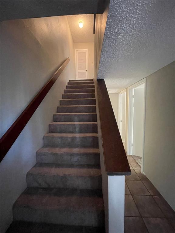 Building Photo - 1120 Hollow Creek Dr