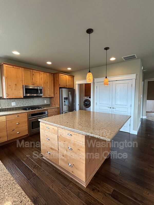 Building Photo - 16801 140th Ave E