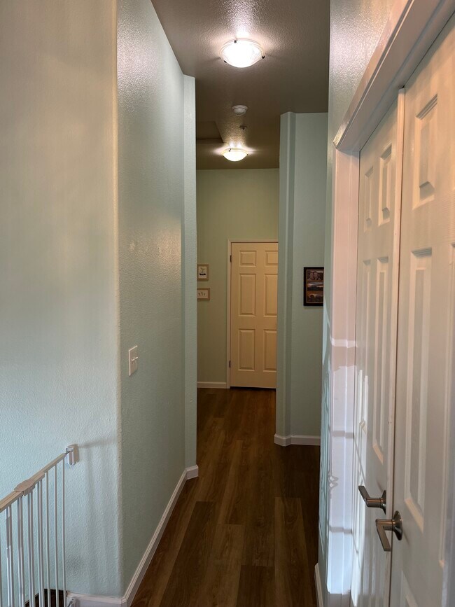 Building Photo - 30 Silver Birch Ln