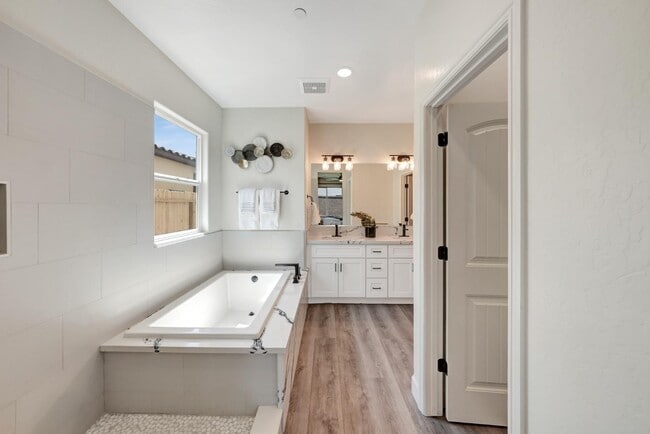 Building Photo - 2151 W Solo Wy