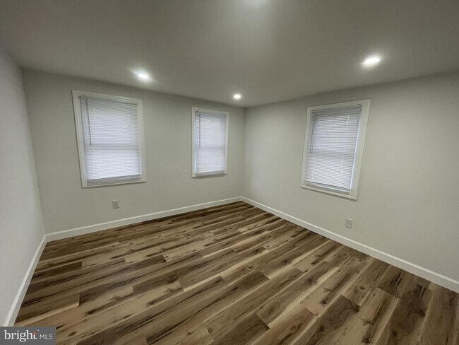 Building Photo - 628 High St