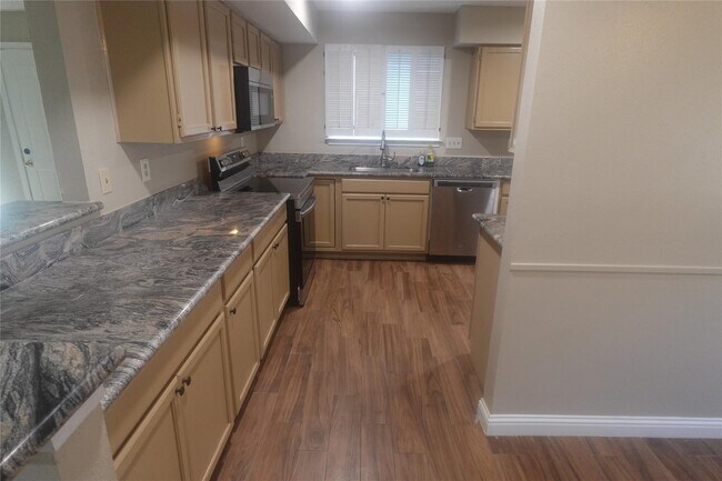 Building Photo - 3351 Deermoss Dr