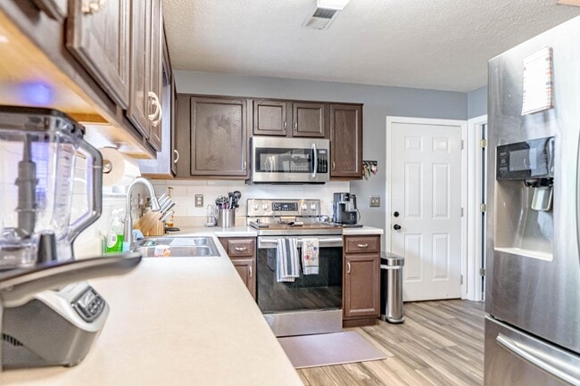 Building Photo - 511 Henry St