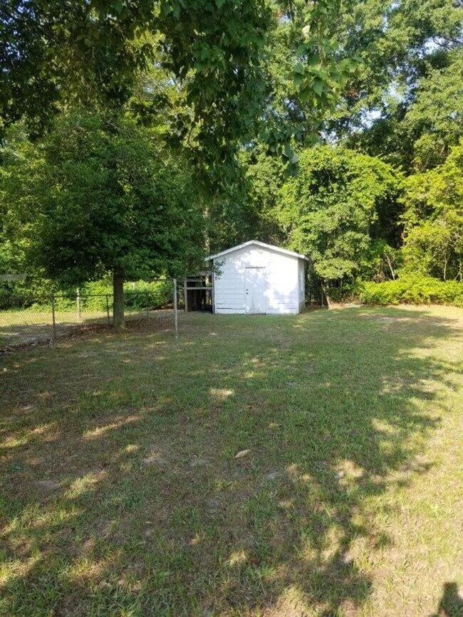 Building Photo - 7001 Comet Dr