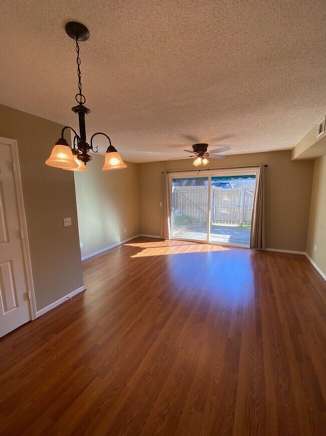 Building Photo - 2 bedroom 1.5 bath  The Cloister Condominium
