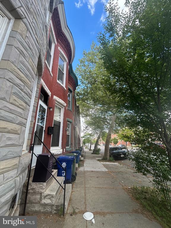 Building Photo - 1516 N Mount St