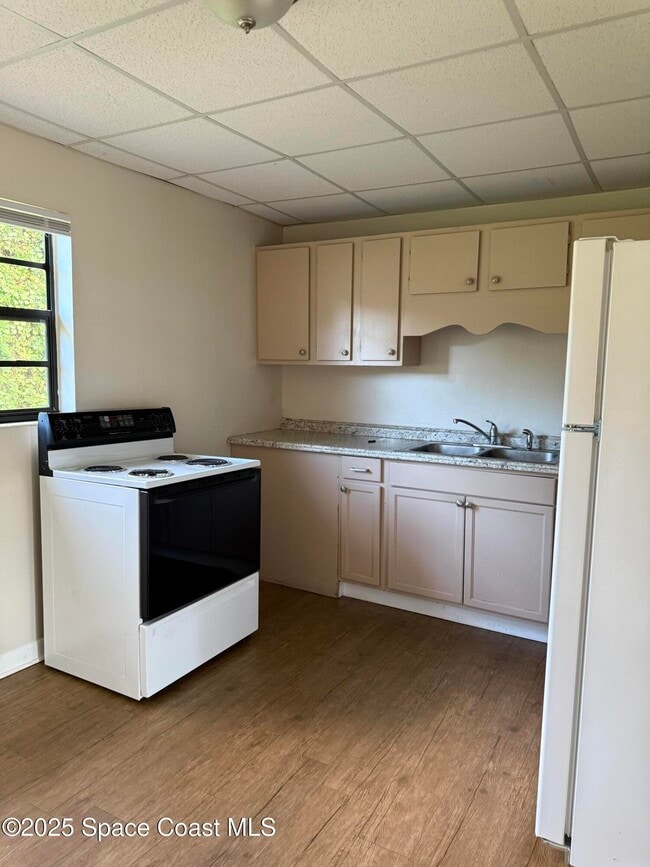 Building Photo - 120 Laurel Oak St