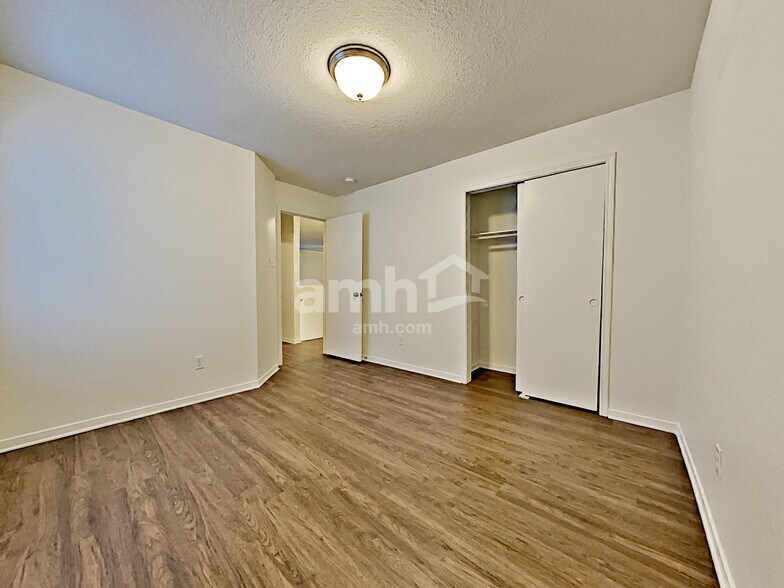 Building Photo - 1126 Deer Pass Drive