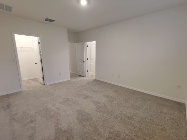 Building Photo - 423 Whispering Oaks Ct