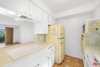 Building Photo - 1570 Via Capri