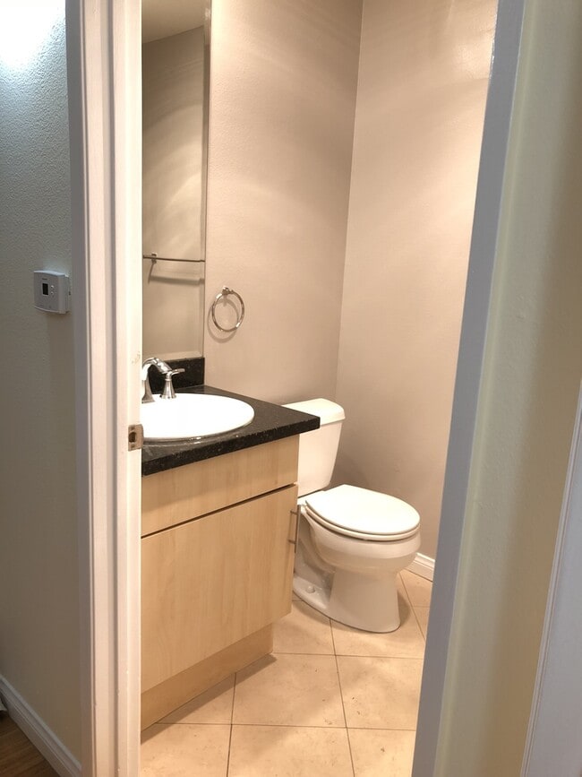 Building Photo - Luxury Remodeled Condo for Rent