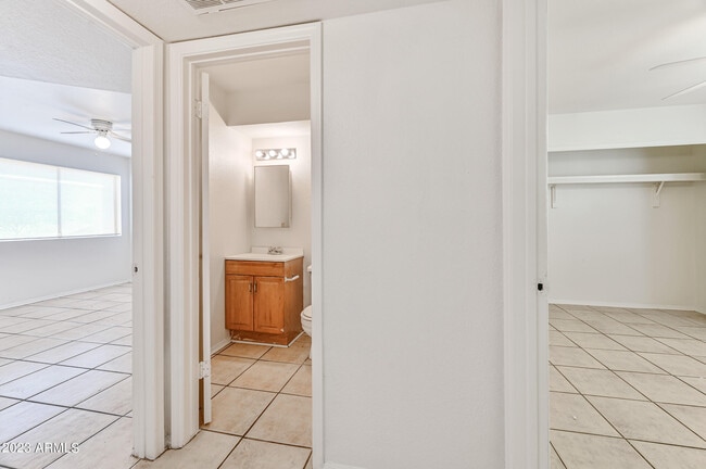 Building Photo - 10802 N 16th Ave