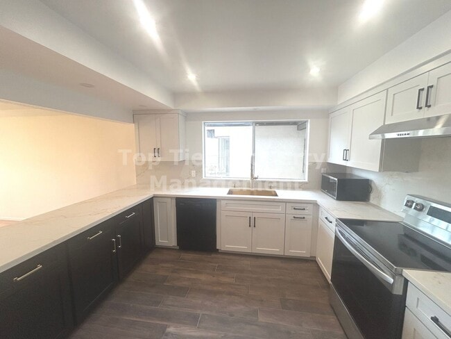 Building Photo - ***NEWLY RENOVATED 2 bed, 2 bath Townhouse in Carlsbad / La Costa - Available 06/01***