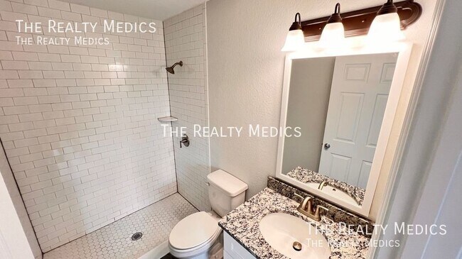 Building Photo - 4165 Hammock Rd