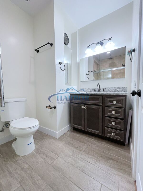 Building Photo - 646-646 W 19th St