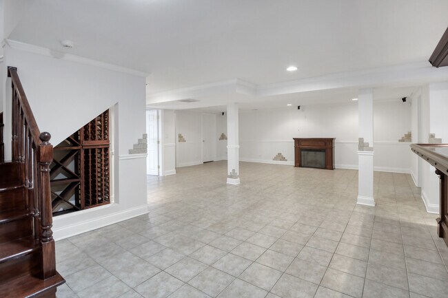 Building Photo - 8105 N Oconto Ave