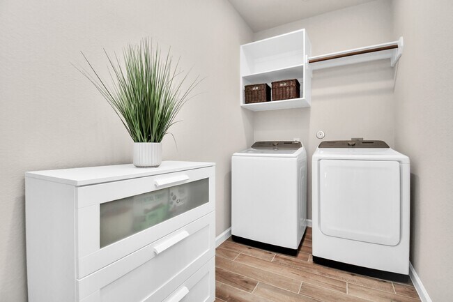 Building Photo - 5043 Morrison Dr