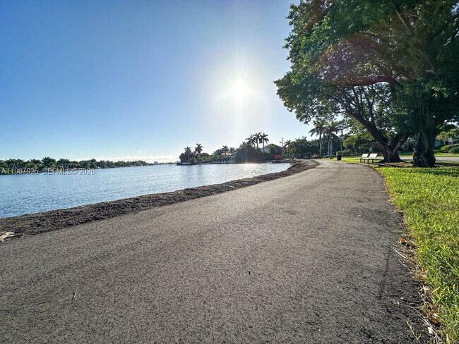 Building Photo - 1255 Jackson St