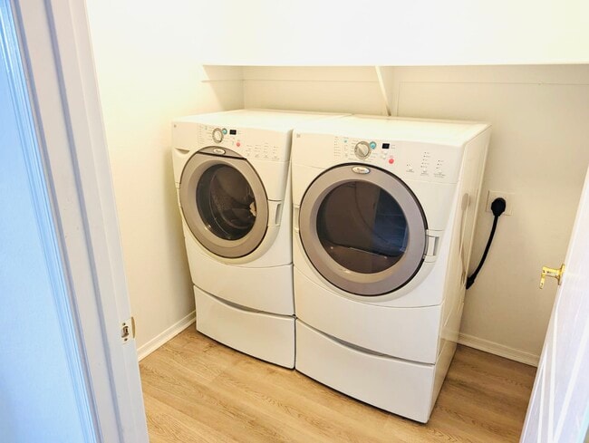 Building Photo - 8074 W Beck Ln