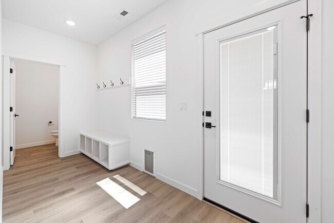 Primary Photo - 4202 Saylor Ln