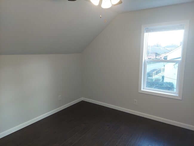 Building Photo - 8 Phillips St