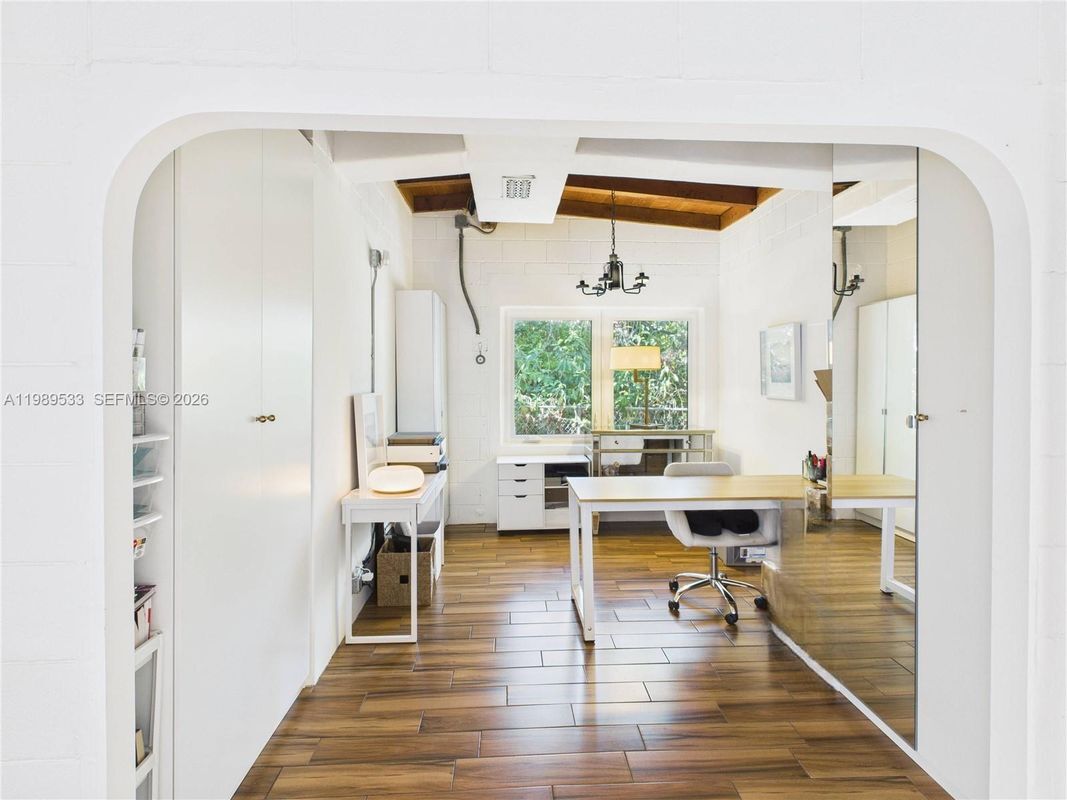 Building Photo - 1632 SW 28th Ave