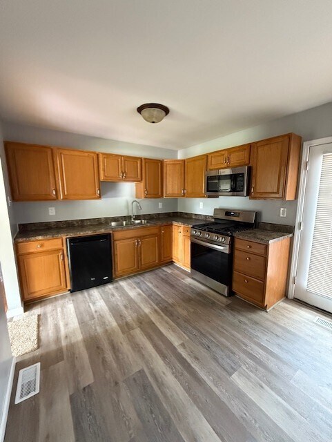 Building Photo - 1065 Hadwin Dr