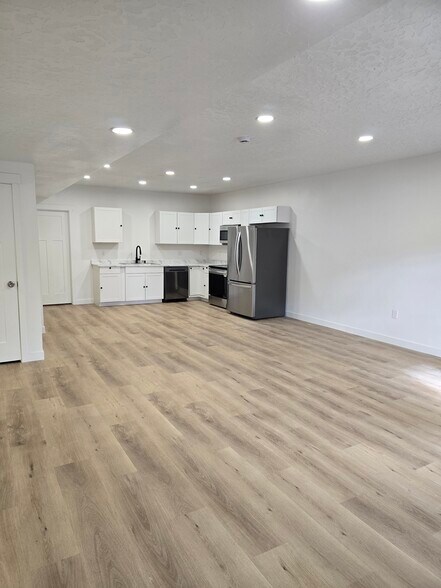 Building Photo - 844 W Fallow Dr