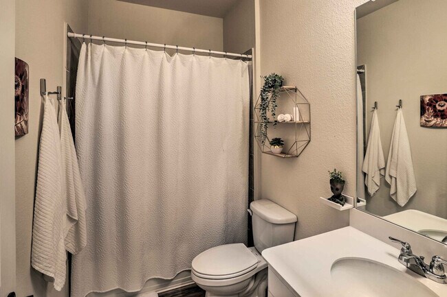 Building Photo - 1129 Bluespire Dr