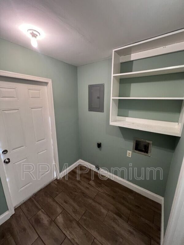 Building Photo - 207 Sinbad St