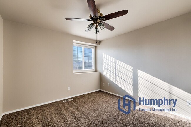 Building Photo - Beautiful home located just minutes from Settler's Park!