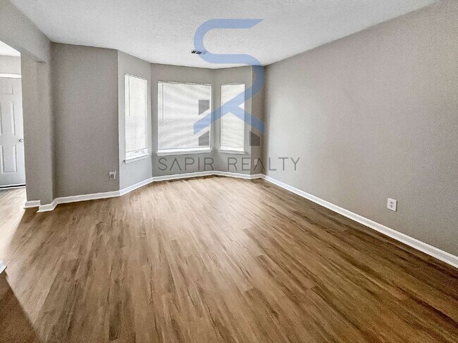 Building Photo - Move in before October 31st and choose you...