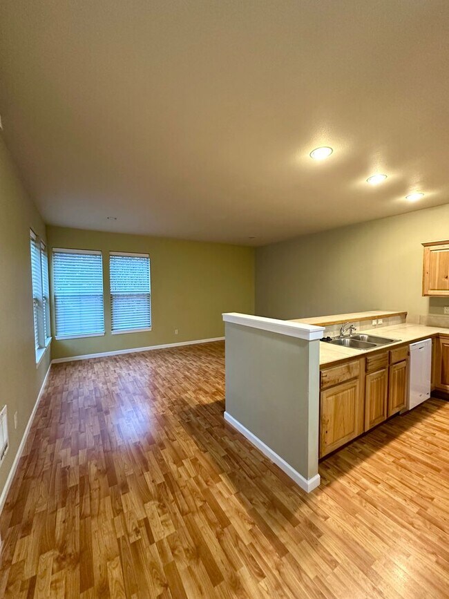 Building Photo - K1021