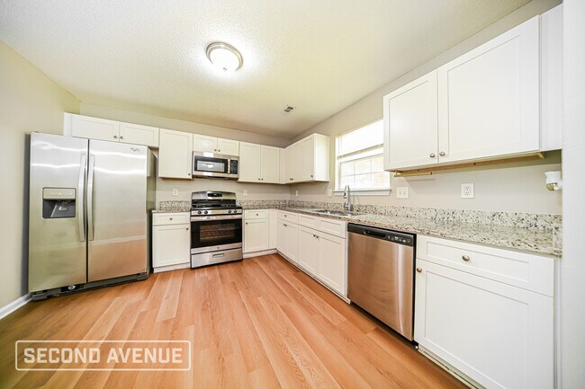 Building Photo - 320 Brookside Dr