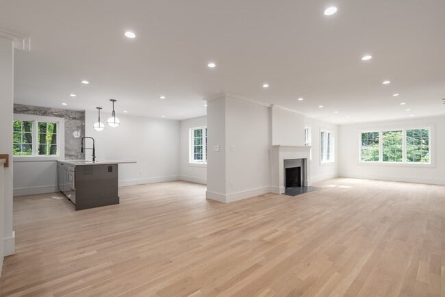 Building Photo - 67 Eliot St