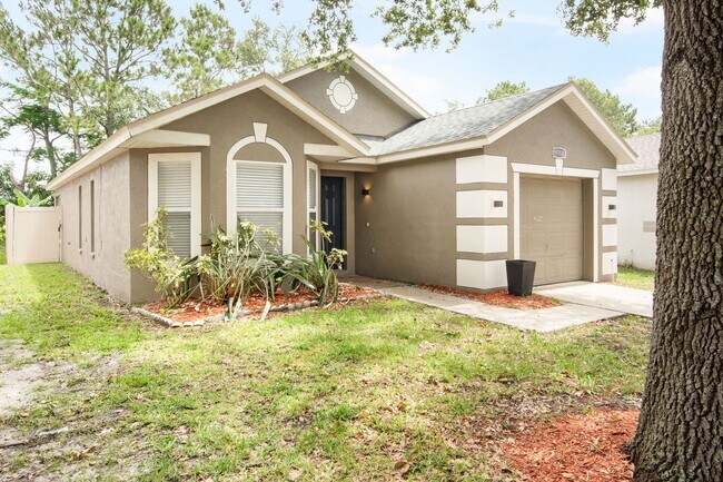 Building Photo - Family-Friendly 3BR Home with Yard, Office...