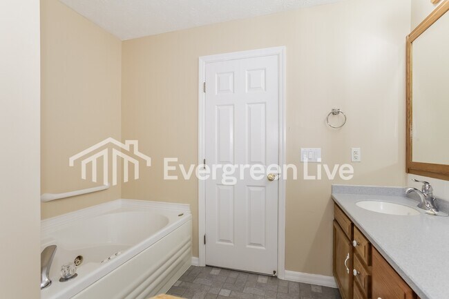 Building Photo - 1228 Sunset Dr