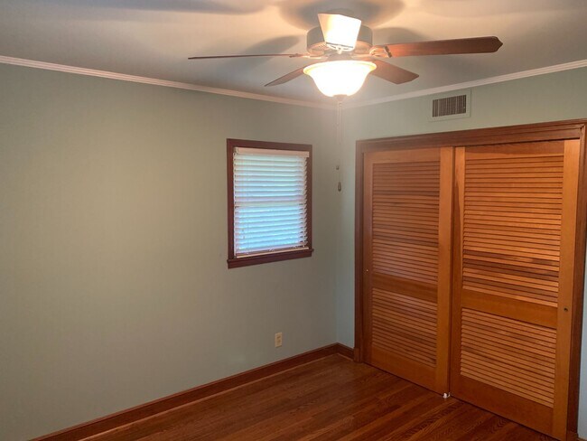 Building Photo - Charming 4B/3.5B Home!